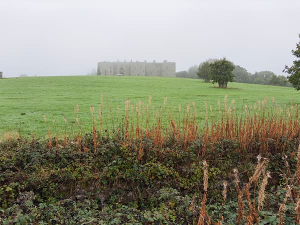 E26-14 Chirk Castle
